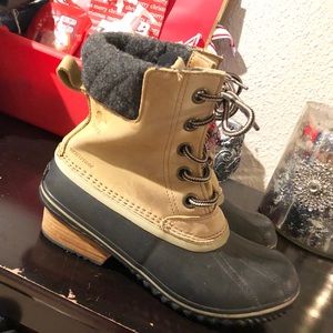Sorel SlimPack Boots size 6